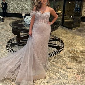 Masoud gown size 14 fits like a 10